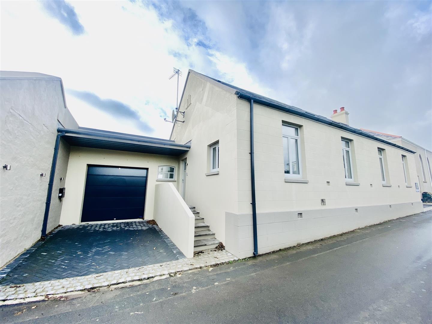 Eden House, La Rue Des Friquettes, St. Saviour, Jersey